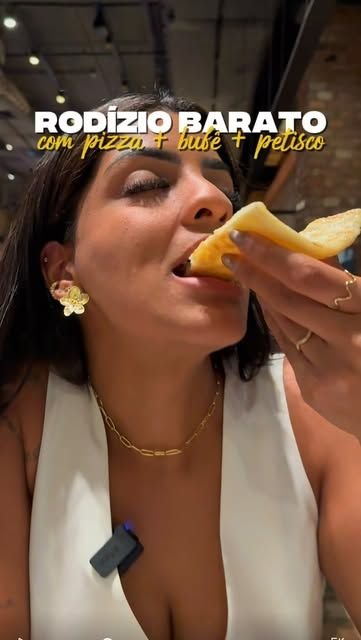 Jessica comendo pastel